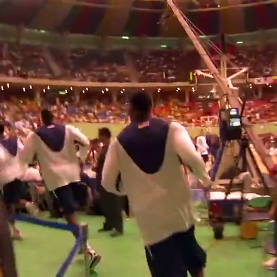 21年啦04年詹姆斯入选美国男篮的时候真是一副青涩面孔