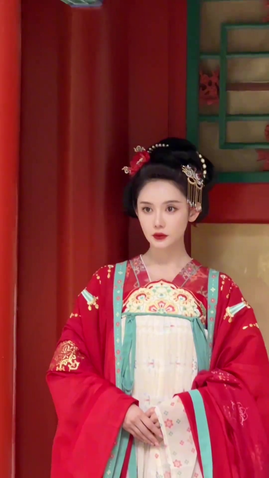 哇塞好惊艳啊美娜这身古装你们觉得如何