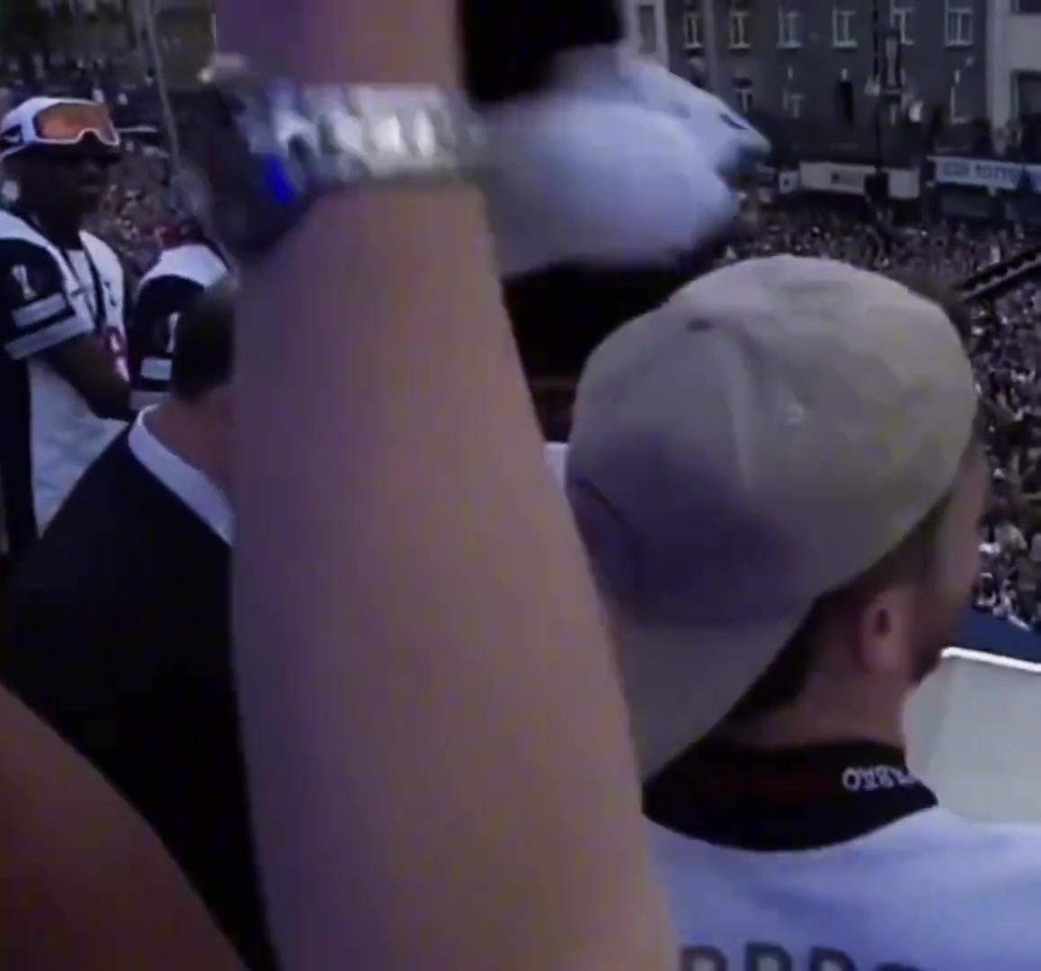 第一次听孙兴慜爆粗口我TM爱死你们了我们TMD想要冠军