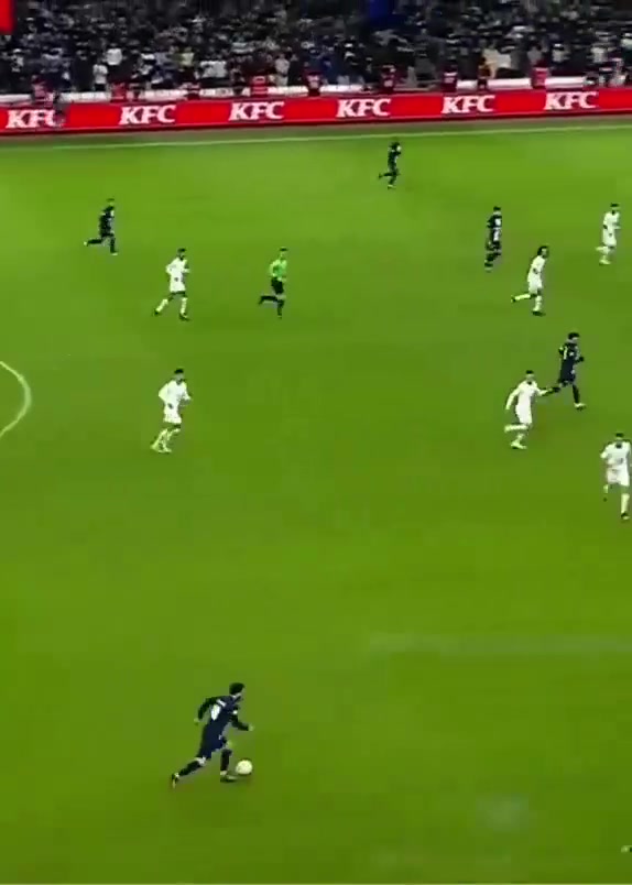 拉莫斯梅西传球给我梅西给你