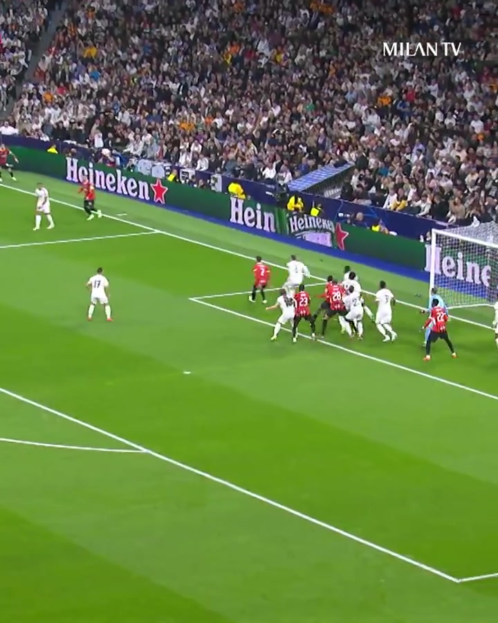 米兰经典比赛回顾欧冠3-1战胜皇马